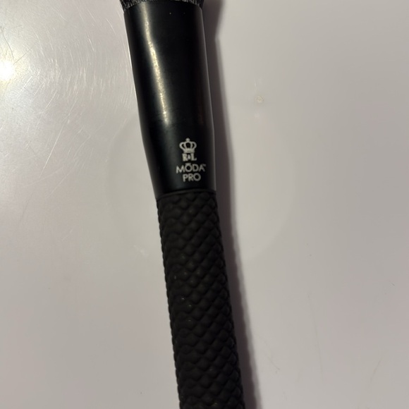 Moda Brush Pro Chisel Makeup Brush - Picture 4 of 8